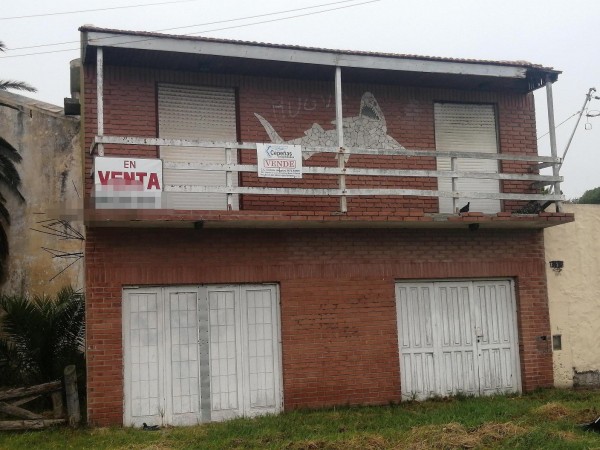 BLOK DE 3 DEPARTAMENTOS A RECICLAR CON MUY BUEN LOTE SOBRE AVENIDA ( retasado)