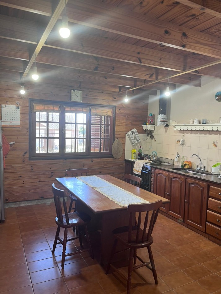 CHALET EN 2 PLANTAS Y CON DOS LOTES.