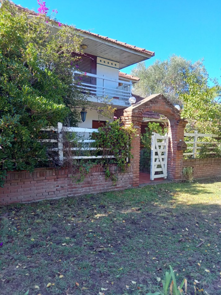 CHALET EN 2 PLANTAS Y CON DOS LOTES.